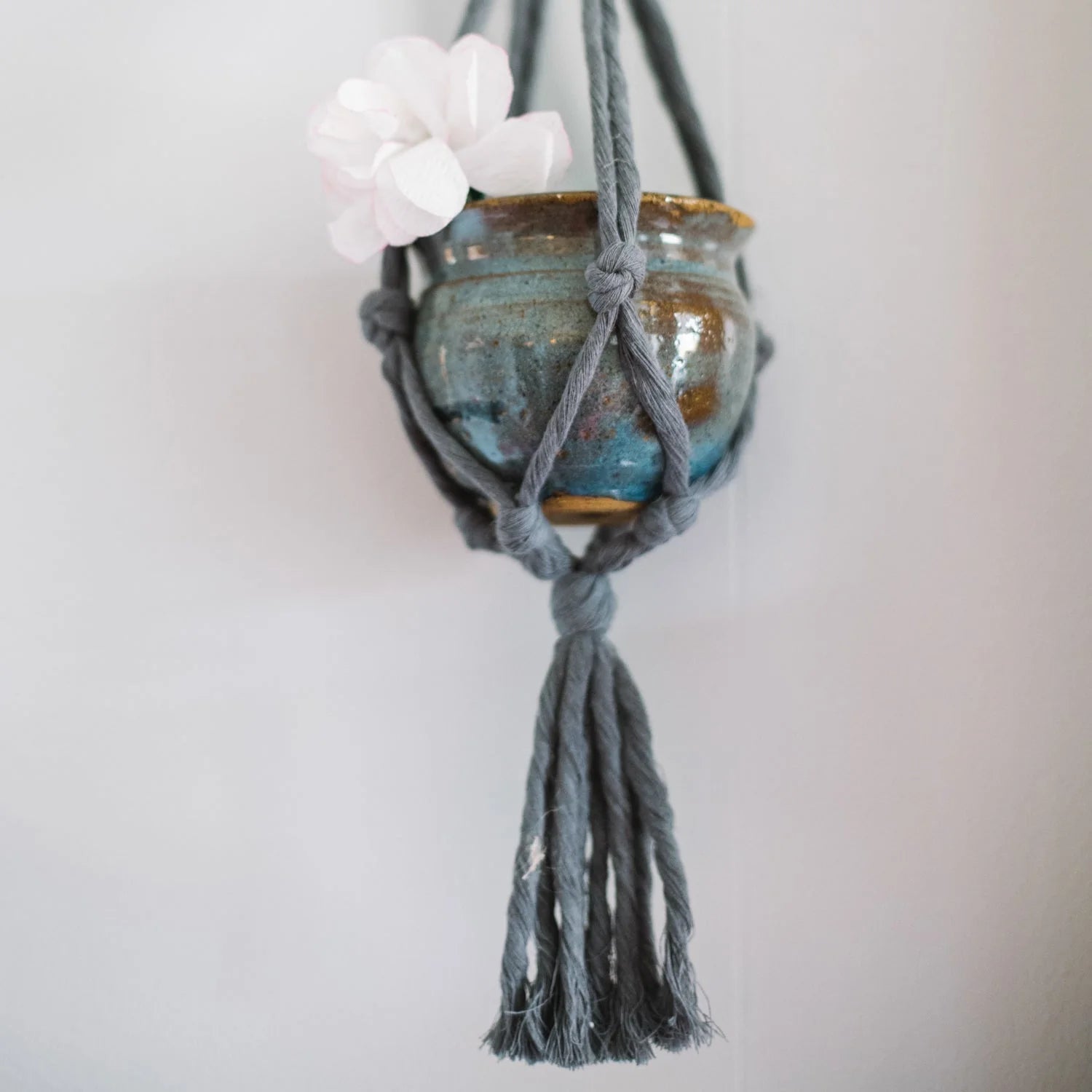Plant Hanger Greys Color